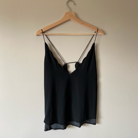 Black Scallop Neckline Spaghetti Strap Tank Top - Picture 5 of 8